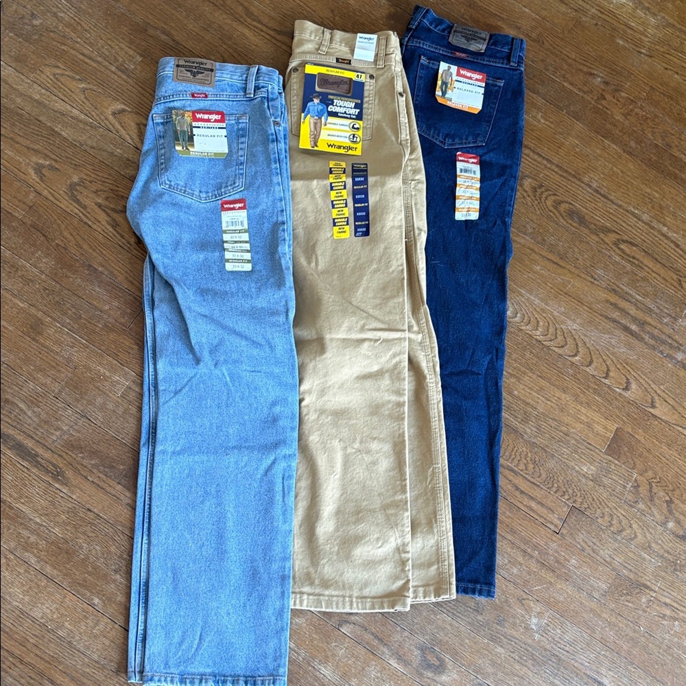 3 Wrangler Men's Relaxed Jeans - Classic Blue and Versatile Tan